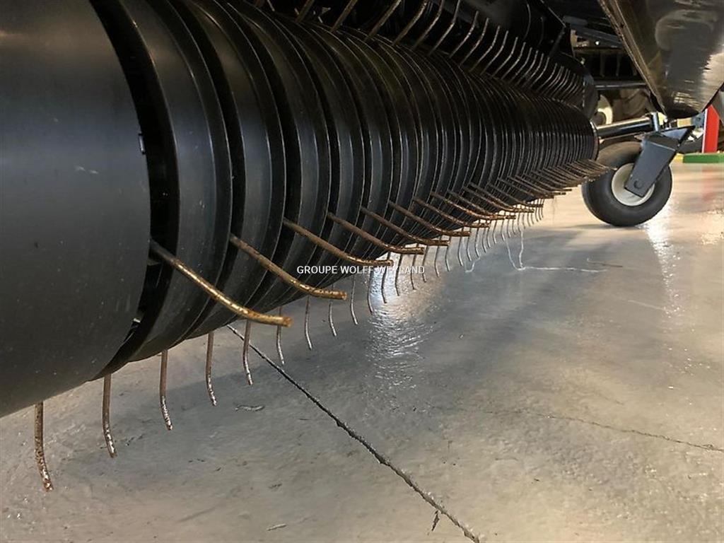 New Holland ROLL BELT 180 Crop Cutter