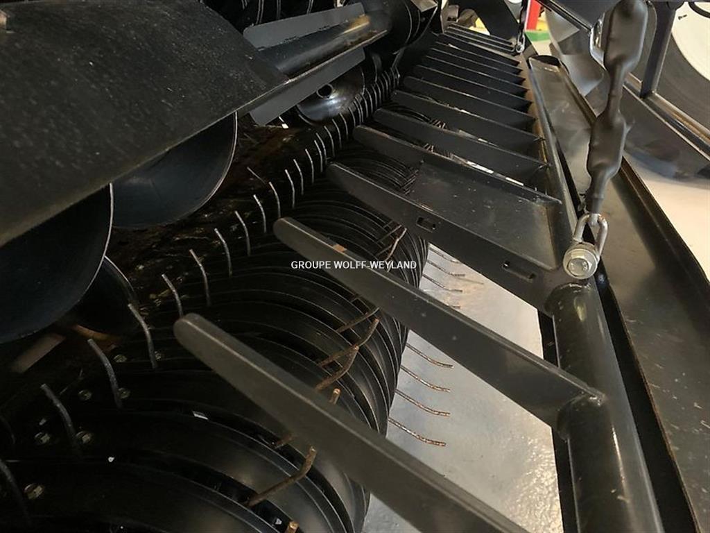 New Holland ROLL BELT 180 Crop Cutter