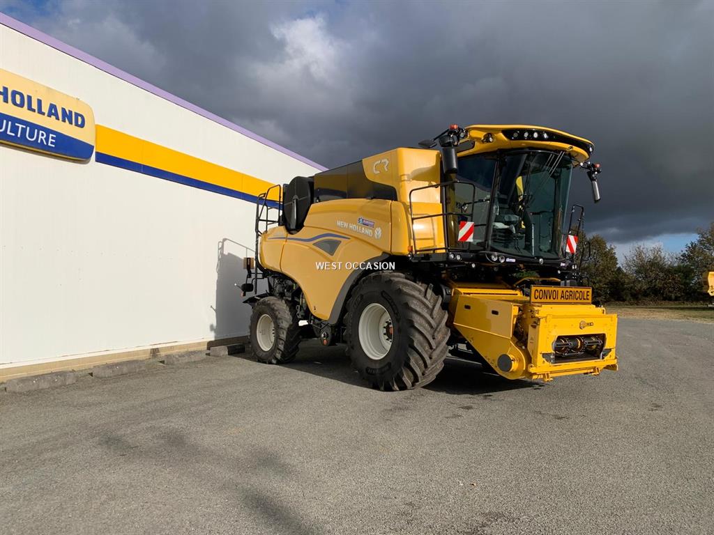 New Holland CR 8.90