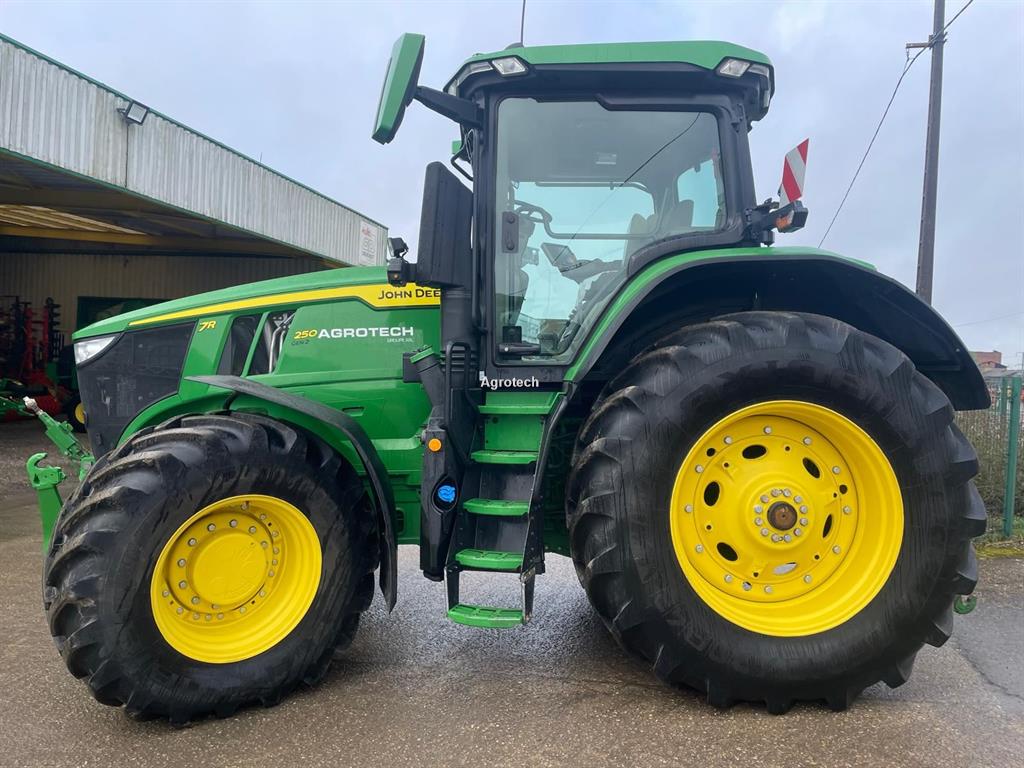 John Deere 7R250