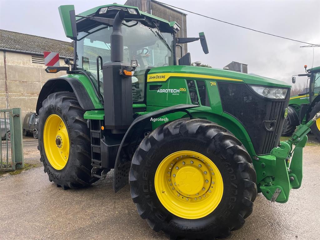 John Deere 7R250