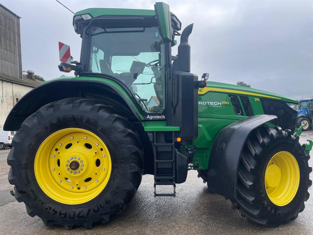 John Deere 7R250