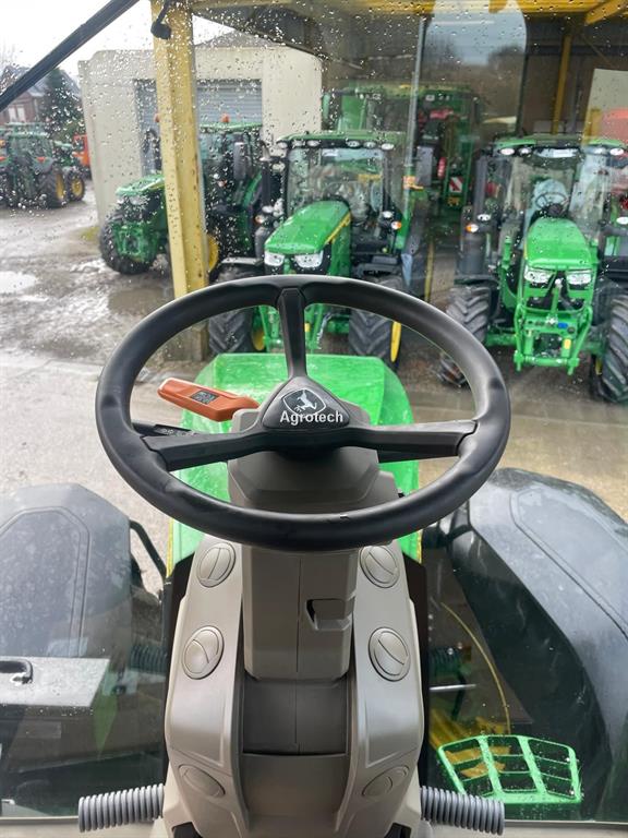 John Deere 7R250