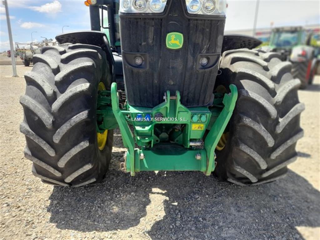 Trator John Deere 7280R com carregadora frontal