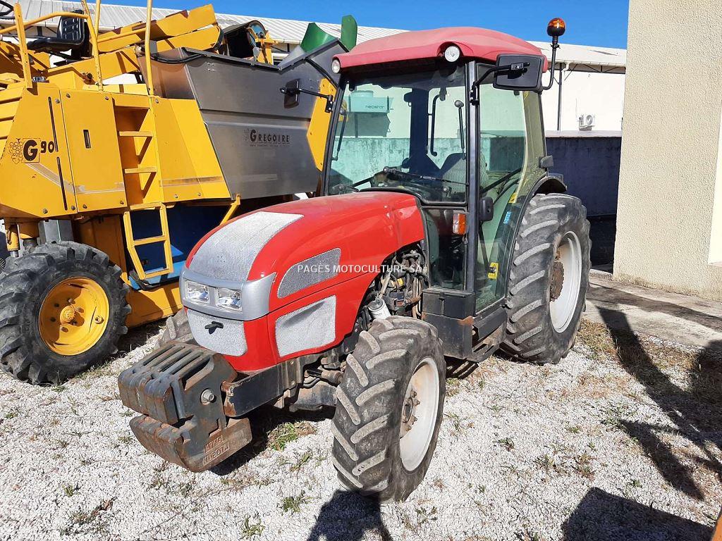 MC CORMICK F100 D'occasion - Tracteur Vigneron/fruitier - 93 Ch - 2011