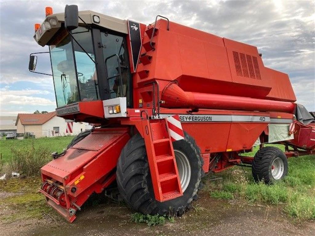 MASSEY FERGUSON 40 D Occasion Moissonneuse Batteuse 1990