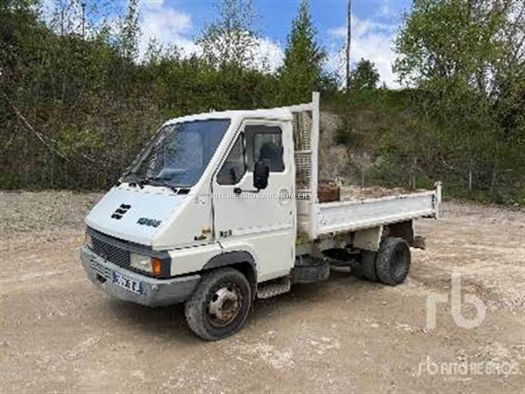 RENAULT B90 4X2 CAMION BENNE D'occasion - Tombereau - 1988