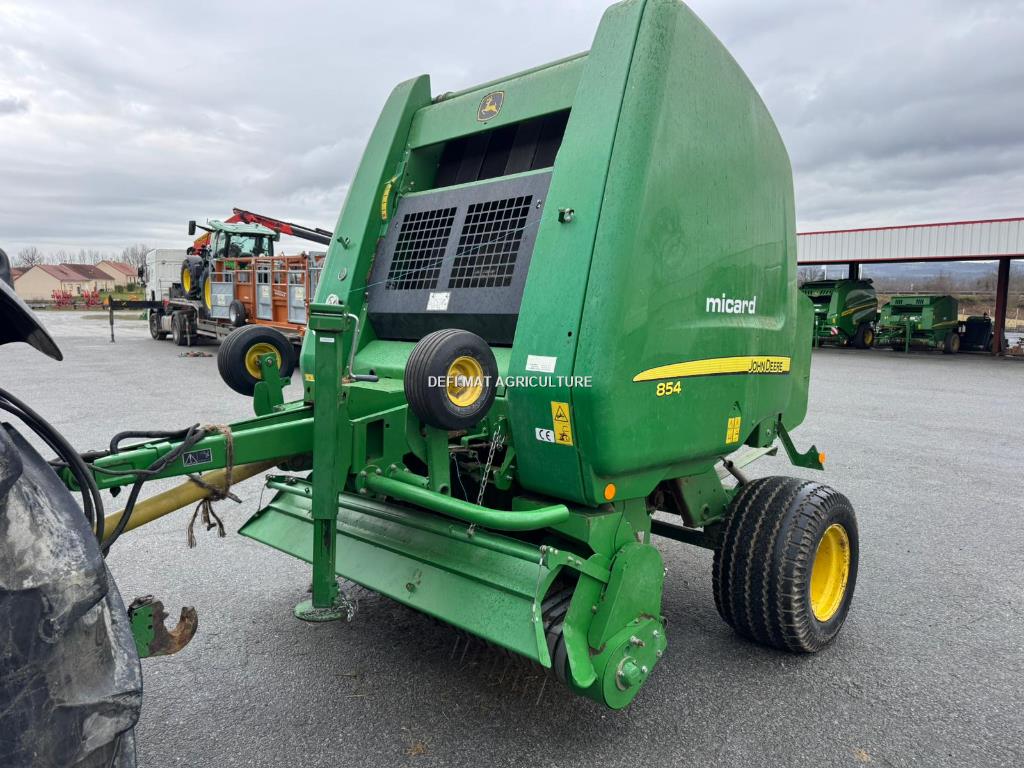 JOHN DEERE 854 d'occasion - Presse ronde - 2013