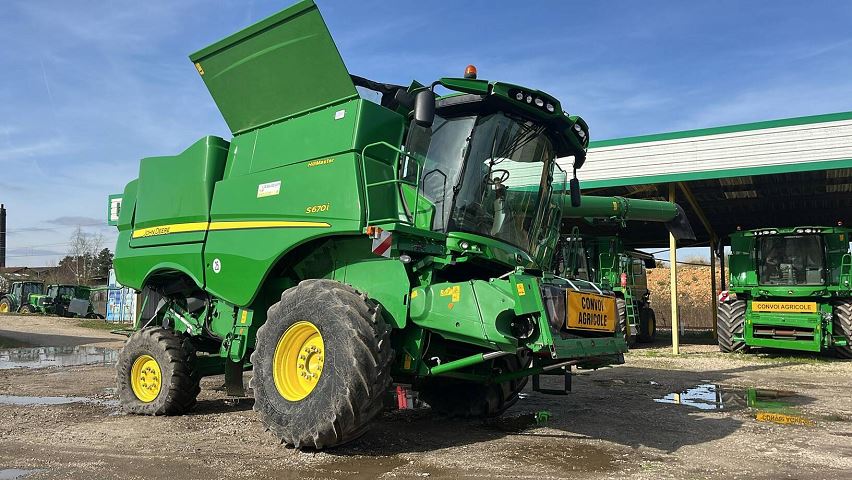 John Deere S670