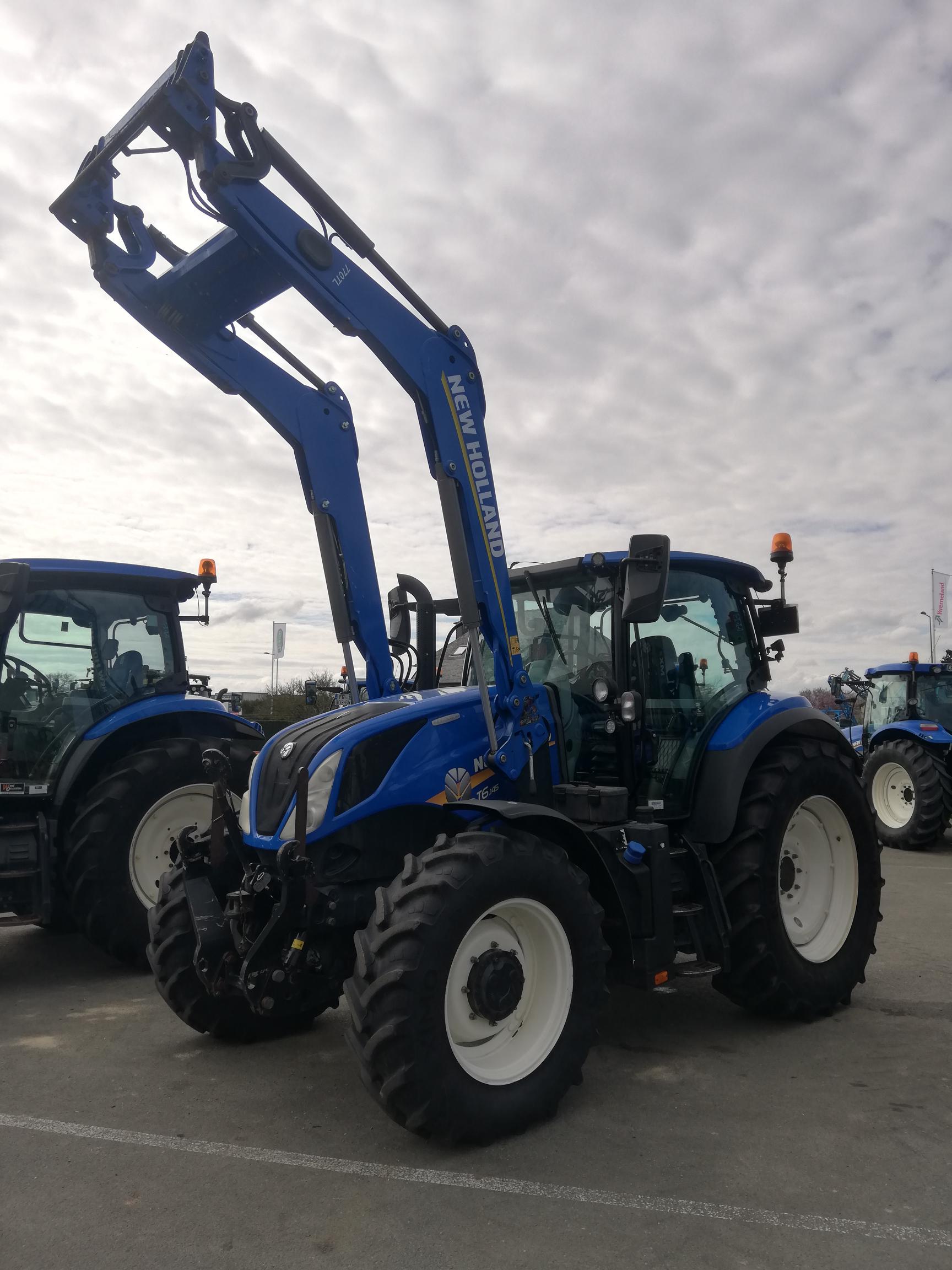 New Holland T6.145 DYNAMIC COMMAND