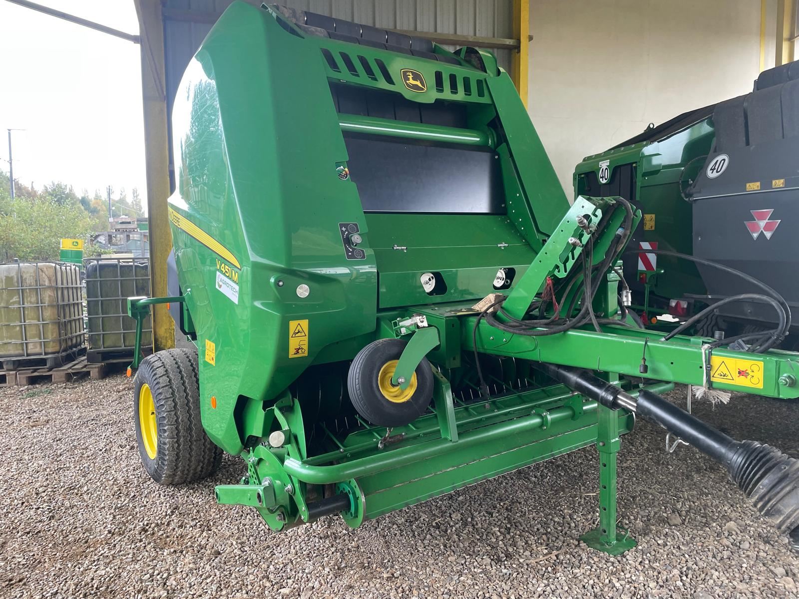 John Deere V451M
