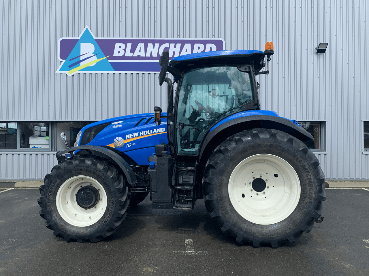 New Holland T6.145 DYNAMIC COMMAND