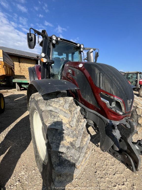 Valtra T 255 VERSUS