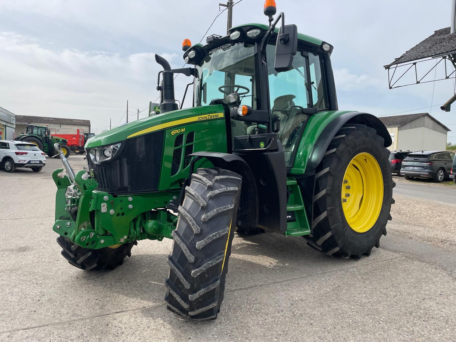 John Deere 6110M