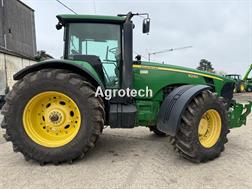 John Deere - 8230