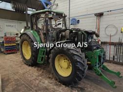 John Deere 6830