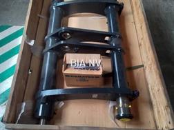 Komatsu WA100 Quick coupler 42W-70-21402