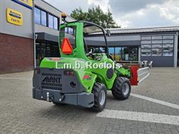 Avant Mini-shovel 735i met Kemp balenklem
