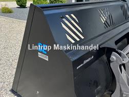 Volvo 4m3 skovl med Volvo beslag på. Den er 2.75m bred