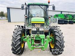 John Deere 6910