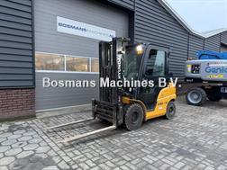 Hyundai heavy industries 25D-9E 2.5 T diesel heftruck met cabine / vorkenve