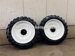 BKT 270/95 R54 + 270/95 R38 op velg Valtra