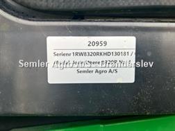 John Deere 8320
