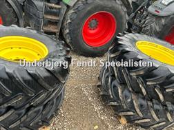 Michelin 650/85R38 + 600/70R28 - John Deere 6.215R