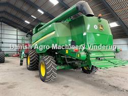 John Deere T 670