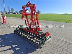 Vogel & Noot TM 250 mit hydraulischen Anbauteilen