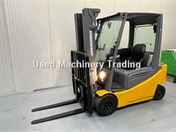Jungheinrich EFG320 Triplex - Freelift - Sideshift