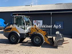 Liebherr L506 compact med skovl og pallegafler